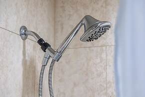 Luana Waikiki by Tropical Escapes Realty