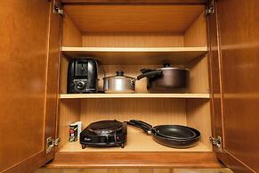 Luana Waikiki by Tropical Escapes Realty