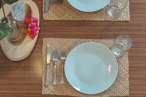 Luana Waikiki by Tropical Escapes Realty