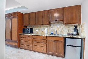 Luana Waikiki by Tropical Escapes Realty