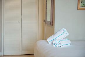 Luana Waikiki by Tropical Escapes Realty