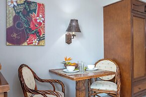 Luana Waikiki by Tropical Escapes Realty