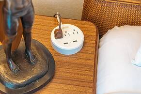 Luana Waikiki by Tropical Escapes Realty