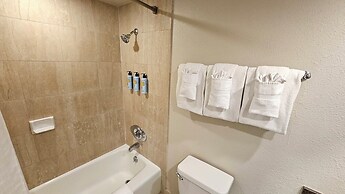 Luana Waikiki by Tropical Escapes Realty