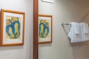 Luana Waikiki by Tropical Escapes Realty