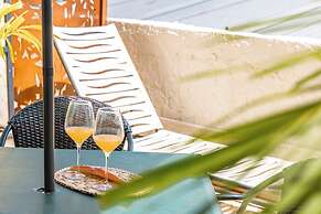 Luana Waikiki by Tropical Escapes Realty