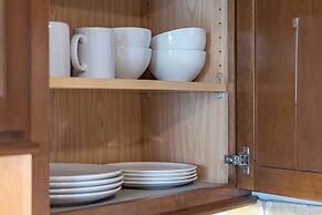 Luana Waikiki by Tropical Escapes Realty