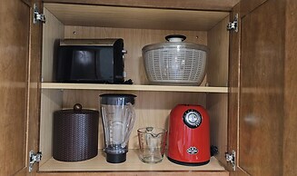 Luana Waikiki by Tropical Escapes Realty