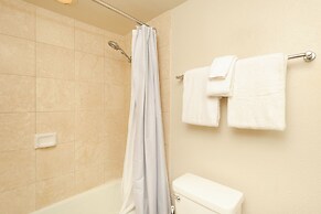 Luana Waikiki by Tropical Escapes Realty