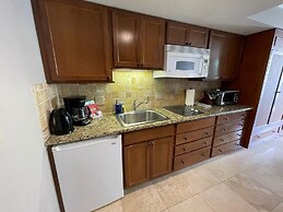 Luana Waikiki by Tropical Escapes Realty