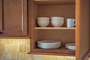 Luana Waikiki by Tropical Escapes Realty