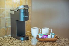 Luana Waikiki by Tropical Escapes Realty