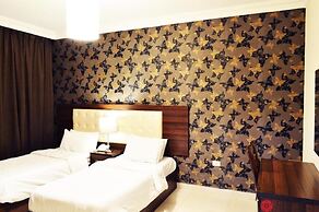 lancaster hotel apartments-Gardens