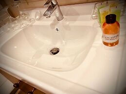 lancaster hotel apartments-Gardens