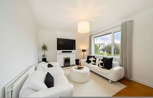 Taigh Tatha - Stylish 3 bed Home