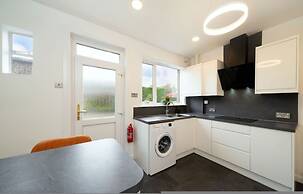 Taigh Tatha - Stylish 3 bed Home