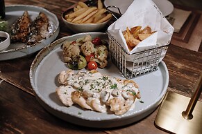 Timber Society Boutique Hideaway