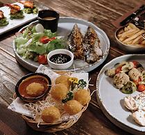 Timber Society Boutique Hideaway