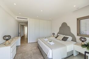 Protaras Beachfront Villla Mimosa