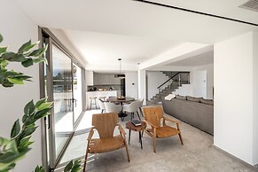 Protaras Beachfront Villla Mimosa