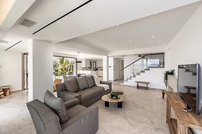 Protaras Beachfront Villla Mimosa