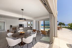 Protaras Beachfront Villla Mimosa