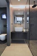 Nero Luxury Flat by Zennova