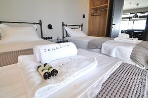 Nero Luxury Flat by Zennova