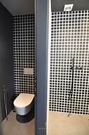 Nero Luxury Flat by Zennova