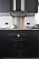 Nero Luxury Flat by Zennova