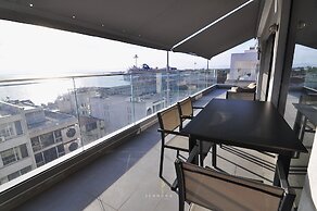 Nero Luxury Flat by Zennova