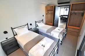 Nero Luxury Flat by Zennova