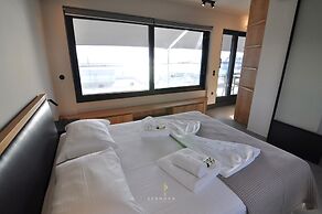 Nero Luxury Flat by Zennova