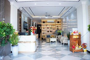 Queen Luxury Hotel