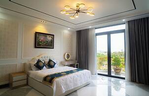Queen Luxury Hotel