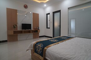 Queen Luxury Hotel