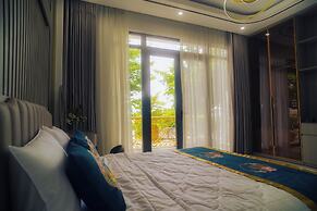 Queen Luxury Hotel