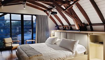 6BR Designer Retreat With Jacuzzi Near Provenza