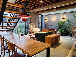 6BR Designer Retreat With Jacuzzi Near Provenza