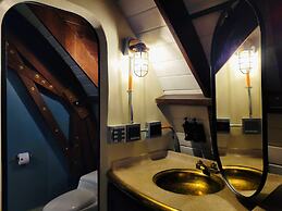 6BR Designer Retreat With Jacuzzi Near Provenza