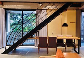 6BR Designer Retreat With Jacuzzi Near Provenza