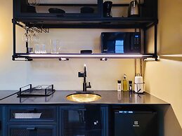 6BR Designer Retreat With Jacuzzi Near Provenza