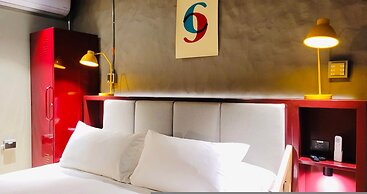 6BR Designer Retreat With Jacuzzi Near Provenza