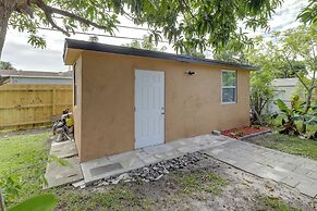 Pet-friendly Fort Lauderdale Home: 8 Mi to Beach!