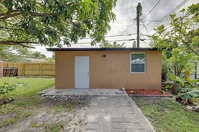Pet-friendly Fort Lauderdale Home: 8 Mi to Beach!