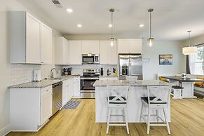 Walk to Riverfront District: Bright Wilmington Apt