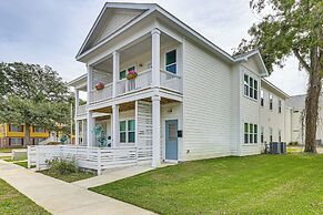 Walk to Riverfront District: Bright Wilmington Apt