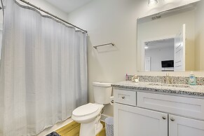 Walk to Riverfront District: Bright Wilmington Apt