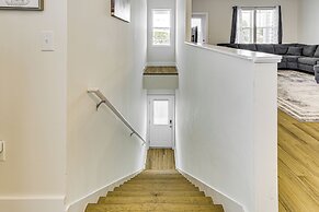 Walk to Riverfront District: Bright Wilmington Apt