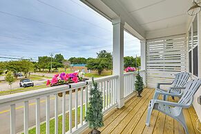 Walk to Riverfront District: Bright Wilmington Apt